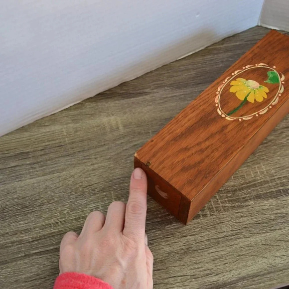 Hand Painted Wall  Mount Matchstick Holder - Picture 9 of 9